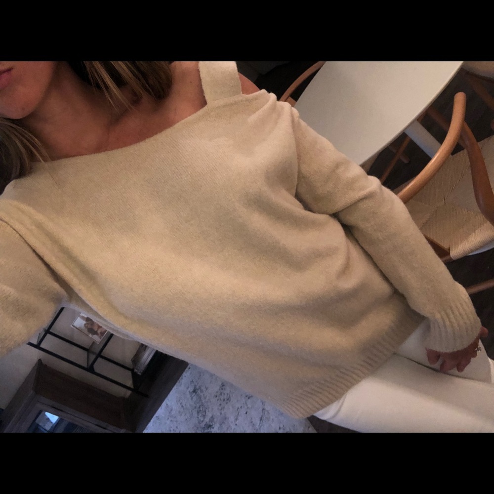 Cut Out Sweater - Picture 2 of 3